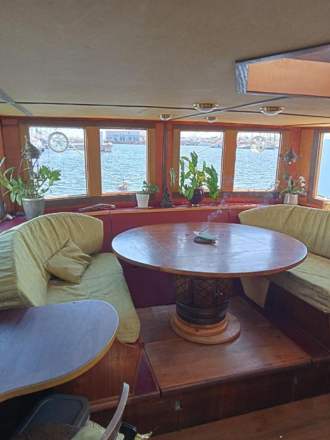 Hotel Bateau De Pirates Gruissan Exterior foto